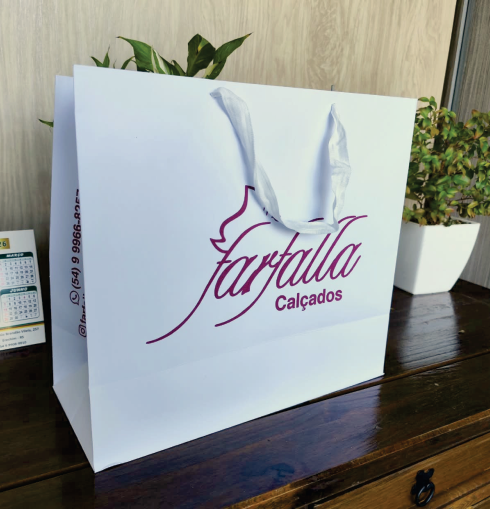 Exemplo de sacola de papel personalizada