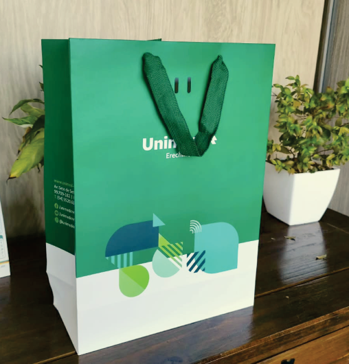 Exemplo de sacola de papel personalizada